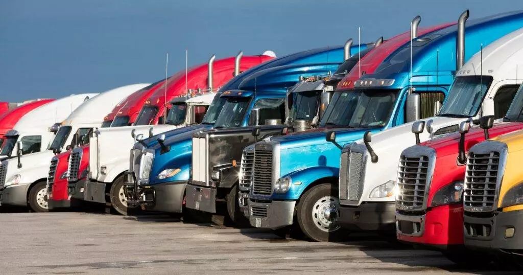 Illustration showing structural differences between tractor trailers and semi trucks.