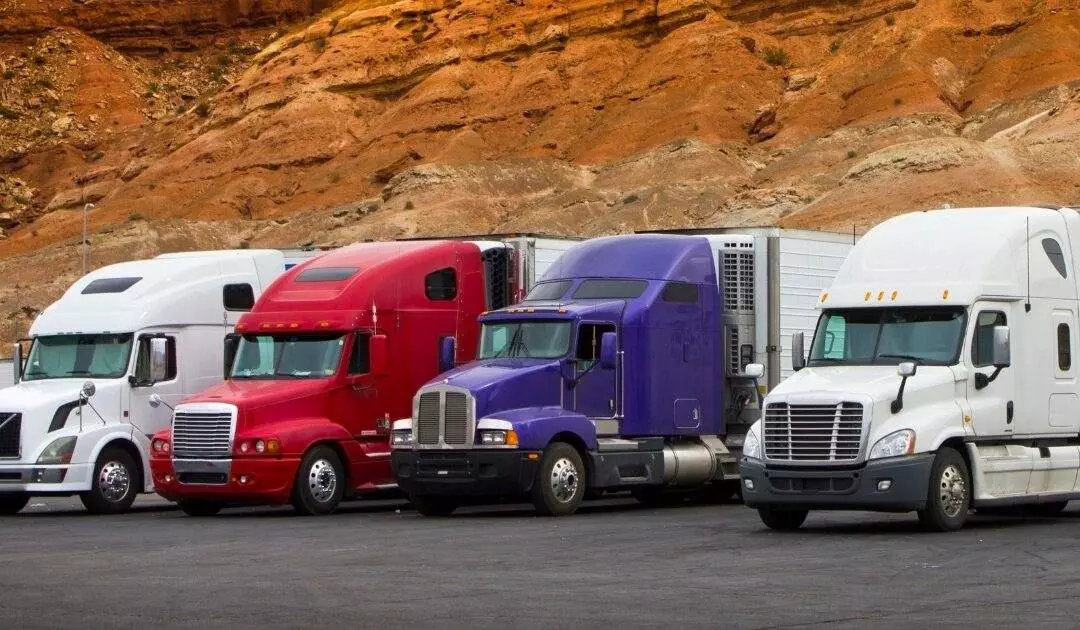 Tractor Trailer vs Semi Truck: Key Differences & Uses